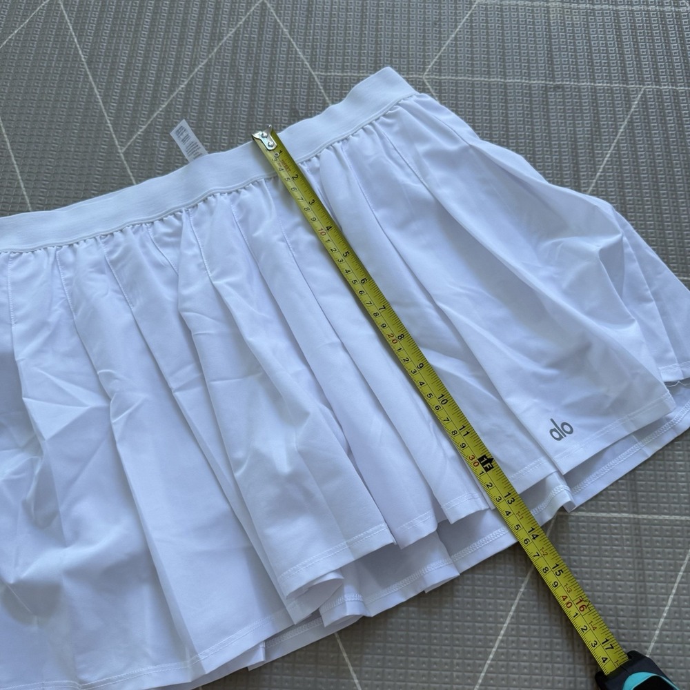 ALO Yoga Varsity Tennis Skirt White M Lined Pickleball Golf - Picture 9 of 9